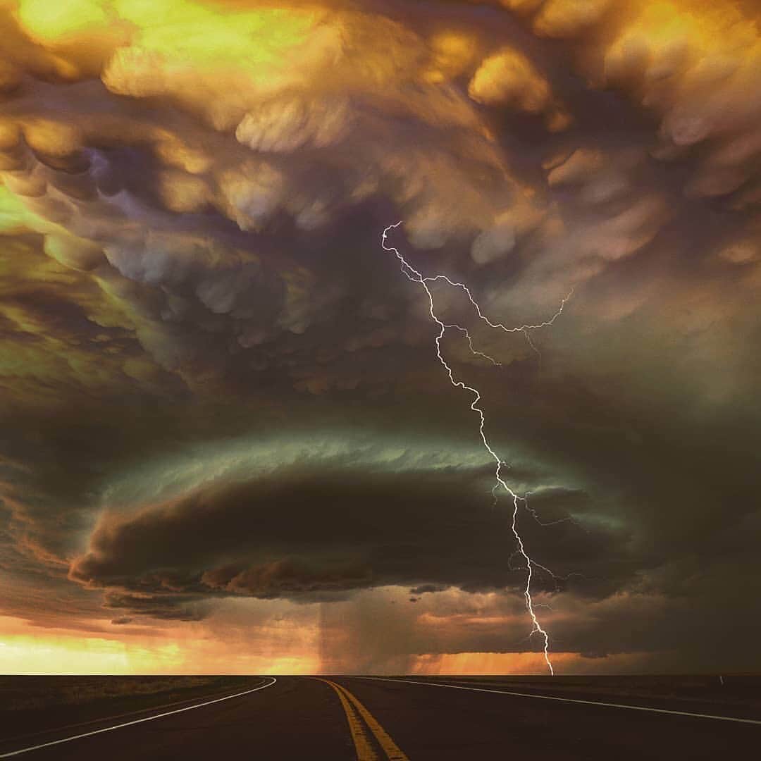 Canon Photographyさんのインスタグラム写真 - (Canon PhotographyInstagram)「A crazy, fiery sunset in Colorado! Look at those insane mammatus clouds! Wow!  Photography | @tornadogreg  #supercell #colorado #plains #stormchasing #thunderstorm #lightning #sunset #mothership」5月19日 0時40分 - cpcollectives