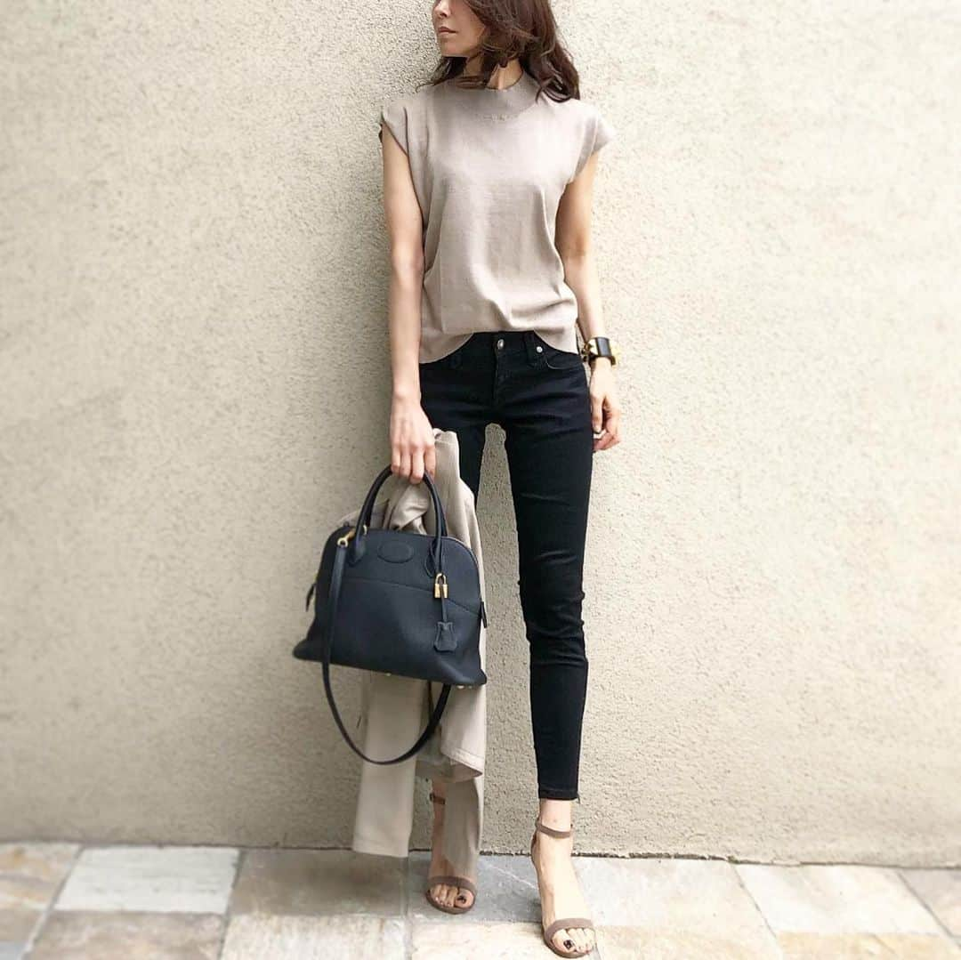 akko3839さんのインスタグラム写真 - (akko3839Instagram)「﻿ ﻿﻿ ﻿﻿ beige×black﻿﻿ ﻿﻿ ﻿ ﻿﻿ このフレンチスリーブニット﻿ かなりお気に入り♡﻿﻿ ﻿﻿ ﻿﻿ ﻿﻿ ﻿﻿ top @titivatejp #titivate#titivatestyle﻿﻿ blouson #theory﻿ pants #jimmytaverniti﻿﻿ bag #hermes﻿ sandal #nebulonie﻿ ﻿ ﻿ ニット▶︎#楽天ROOMに載せてます﻿ ﻿ ﻿ ﻿﻿ #ティティベイト#ベーシックフレンチスリーブライトニット#コーデ#コーディネート﻿#楽天ROOMオフィシャルユーザー﻿ #ROOMオフィシャルユーザー ﻿ #instagood#outfit#code#instalike#fashionista#instafashion#ootd#simple#chic#style#stylish#styleblogger#Instafashion#fashiongram#mystyle#fashionista﻿」5月18日 19時14分 - akko3839