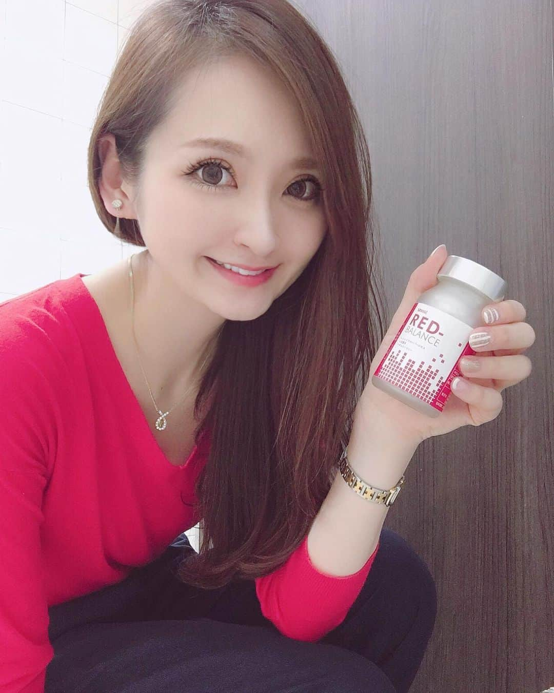 藤後 沙織 とうごさおりさんのインスタグラム写真 - (藤後 沙織 とうごさおりInstagram)「毎月女性が悩まされるPMS🥺 ・ むくみが激しくなったり、食欲不振になったり、逆に食欲が激しくなったり、不安になったり、いつもより感情的になったり… がまんするしかないのかなーと思ってたけど、専用のレッドバランスっていうサプリメントがあったの飲んでみた☻ ・ なんだか今回落ち着いてたし、食欲も安定しててごきげんで過ごせた気がするので、飲み続けようと思います✨ つらい症状の方、試してみてほしいな◡̈♥︎ ・ #レッドバランス #月経 #PMS #葉酸 #足腰の冷え #サプリメント #ootd #今日のコーデ #데일리록 #옷스타그램 #멋스타그램 #코디  #오오티디 #네제스트 #레드벨런스  #PR」5月18日 19時21分 - saori_togo