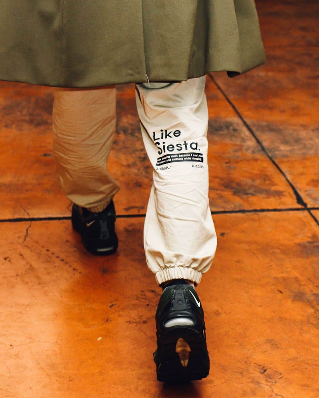 Fashionsnap.comさんのインスタグラム写真 - (Fashionsnap.comInstagram)「【#スナップ_fs】 Name 助川 恵里佳  Coat #JanSobe Shit #vintage Pants #SIESTA Shoes #NIKE Necklace #ABATHINGAPE  #fashionsnap #fashionsnap_women」5月18日 19時30分 - fashionsnapcom