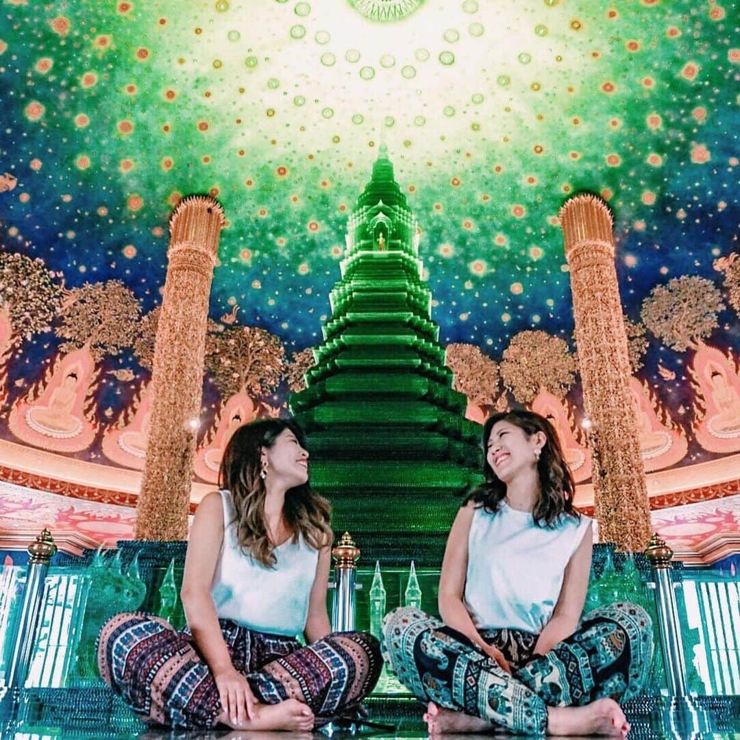 タイ国政府観光庁さんのインスタグラム写真 - (タイ国政府観光庁Instagram)「サワッディー・カー🙏﻿ ﻿ 今日の #thailovers は、@_____mh.9 さん🇹🇭﻿ ﻿ 天井画の美しい寺院「ワット・パークナム」の一枚✨﻿ ﻿ 「ワット・パークナム」はインスタ映えする寺院として口コミで広がり、旅行者に人気の場所です💁‍♀️﻿ ﻿ 📷 @_____mh.9﻿ 📍 ワット・パークナム﻿ ﻿ ・・・・・・・﻿ ［タイ好き（THAI LOVERS）な皆さんの写真を大募集🇹🇭💕］﻿ ﻿ ハッシュタグ #thailovers をつけてタイで撮影した写真を投稿すると、こちらでご紹介させて頂くことがあります。皆さんからの投稿をお待ちしています 😊﻿ ﻿ #repost #タイ #バンコク #ワットパークナム #タイ寺院 #お寺巡り #天井画 #こんなタイ知らなかった #もっと知りタイ #タイ旅行 #バンコク旅行 #旅好きな人と繋がりたい #旅行好きな人と繋がりたい #女子旅  #タビジョ #インスタ映え #thailand #bangkok #watpaknam #temple #amazingthailand #thailandtravel #thailandtrip #thai #thaistagram #lovethailand #girlstrip #genic_thailand #tabijyomap_thailand」5月18日 19時23分 - amazingthailandjp