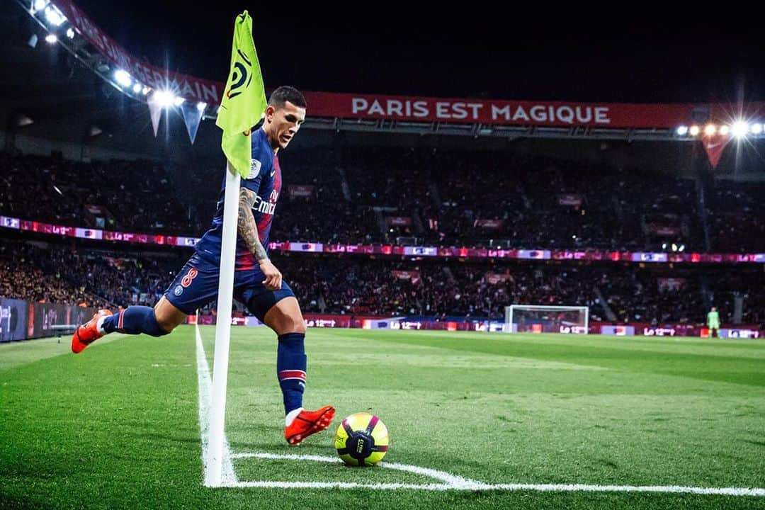 パリ・サンジェルマンFCさんのインスタグラム写真 - (パリ・サンジェルマンFCInstagram)「Final home game 🏡 Dernier match à la maison 🏡 . 📷 Julien Scussel . #PSGDFCO #LeandroParedes #Paredes #ParisSaintGermain #PSG #Paris #Football #AllezParis #ICICESTPARIS #ParcDesPrinces #CHAMPI8NS」5月18日 19時33分 - psg