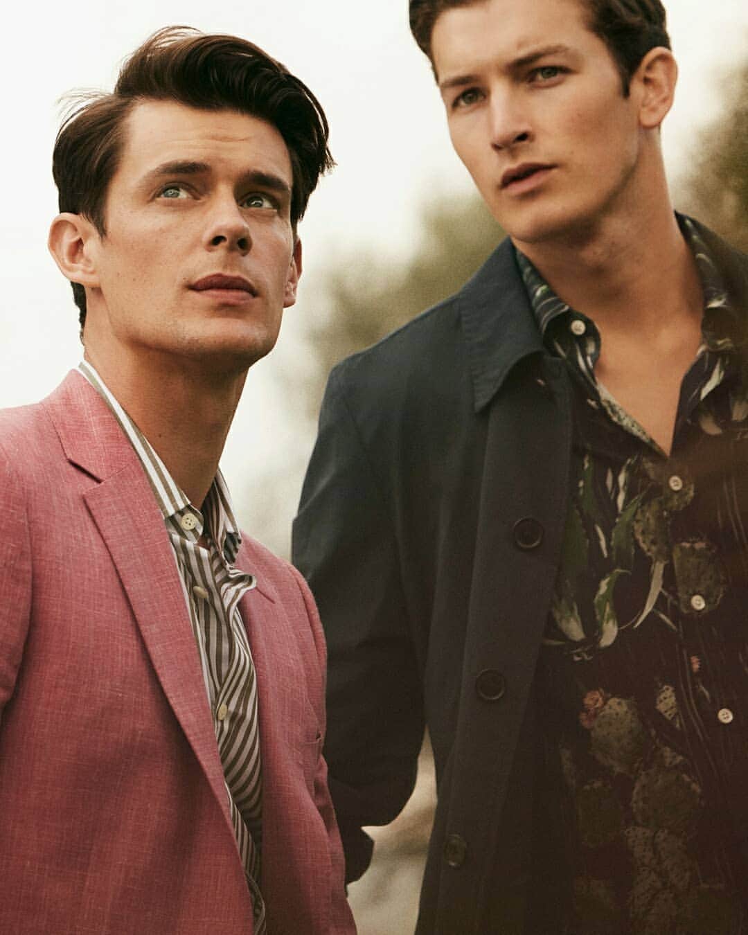 ギーブス&ホークスのインスタグラム：「#GentlemenExplorers This season, the Gieves & Hawkes ready-to-wear wardrobe takes inspiration from our history as outfitters to the @royalgeographicalsociety. Archive botanical prints run though the collection, paired with bold colours, lightweight, half-canvassed jackets and soft silk accessories.  Swipe to see @mathiaslefevre #OnTheRoad in Gieves and Hawkes SS19 collection. Check out this week's story for more. #GievesandHawkes #stylenotes #suitup #ageofexploration #menswear #menstyle #ootdmen #mensstyle #summerstyle」