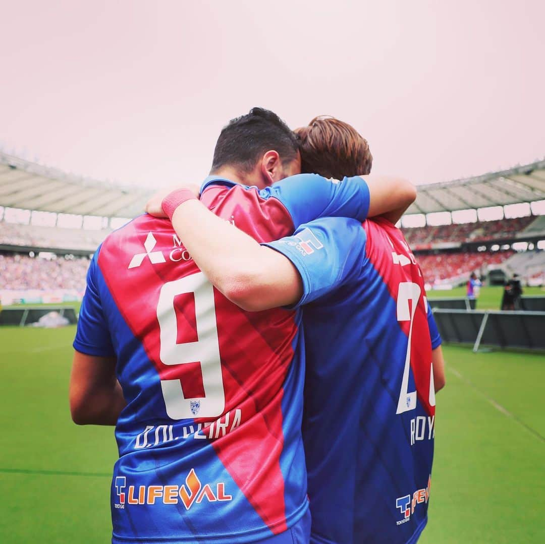 FC東京オフィシャルグッズさんのインスタグラム写真 - (FC東京オフィシャルグッズInstagram)「✊ ⏰試合終了🔵🔴 #FC東京 2-0 #北海道コンサドーレ札幌 . 公式戦7試合連続無失点で、ホーム味スタ7連勝を達成❗️❗️❗️✨✨✨ 今日も #無敗東京 継続❗️❗️❗️❗️❗️❗️❗️❗️ @fctokyoofficial  #首位東京 #FC東京  #fctokyo #tokyo」5月18日 19時39分 - fctokyoofficial