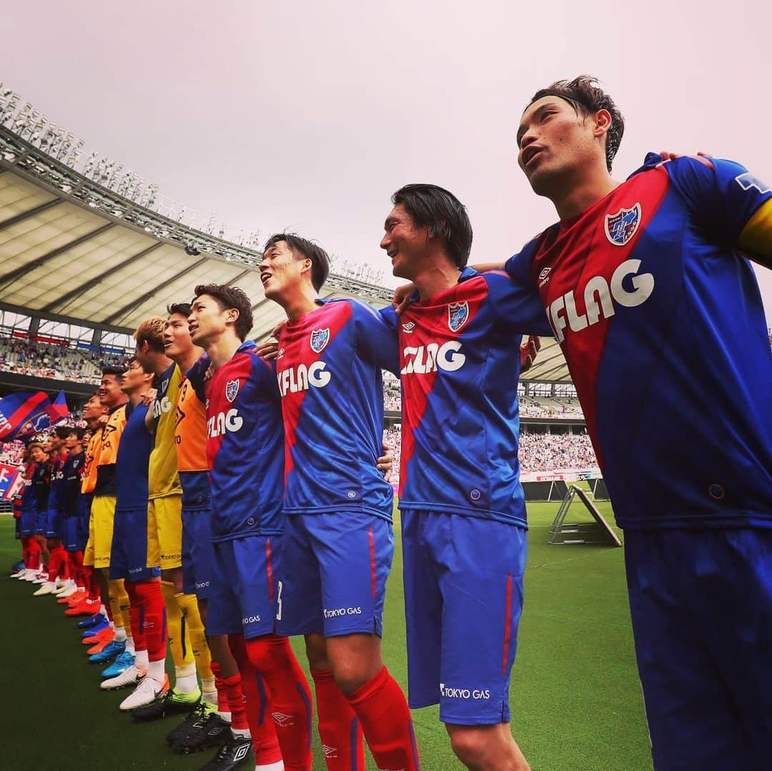 FC東京オフィシャルグッズさんのインスタグラム写真 - (FC東京オフィシャルグッズInstagram)「✊ ⏰試合終了🔵🔴 #FC東京 2-0 #北海道コンサドーレ札幌 . 公式戦7試合連続無失点で、ホーム味スタ7連勝を達成❗️❗️❗️✨✨✨ 今日も #無敗東京 継続❗️❗️❗️❗️❗️❗️❗️❗️ @fctokyoofficial  #首位東京 #FC東京  #fctokyo #tokyo」5月18日 19時39分 - fctokyoofficial