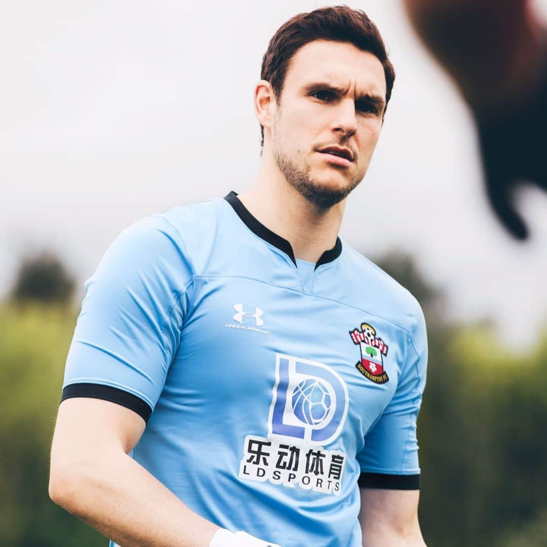 サウサンプトンFCさんのインスタグラム写真 - (サウサンプトンFCInstagram)「New GK threads 👌 How much ❤️ for our 2019/20 goalkeeper kits? #saintsfc」5月18日 19時40分 - southamptonfc