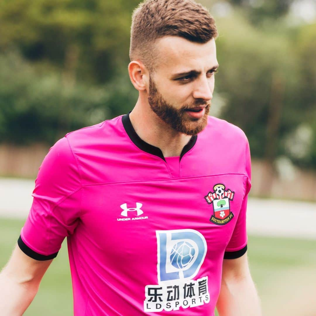 サウサンプトンFCさんのインスタグラム写真 - (サウサンプトンFCInstagram)「New GK threads 👌 How much ❤️ for our 2019/20 goalkeeper kits? #saintsfc」5月18日 19時40分 - southamptonfc