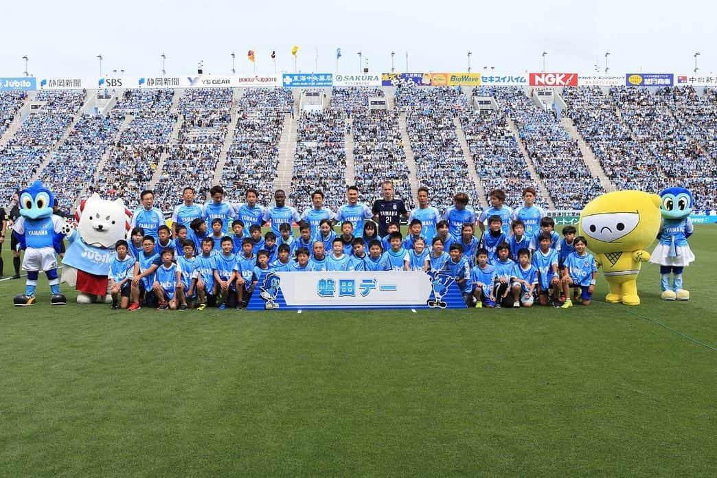 山田大記さんのインスタグラム写真 - (山田大記Instagram)「今日もありがとうございました。一斉観戦で応援に来てくれたみんなもありがとう！ ようやくリーグ戦ホーム初勝利。お待たせしました😂🙏」5月18日 19時55分 - hiroki_yamada_official