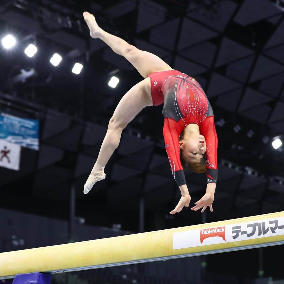 日本オリンピック委員会さんのインスタグラム写真 - (日本オリンピック委員会Instagram)「体操の世界選手権（10月ドイツ）代表選考会を兼ねた個人総合のNHK杯は18日に女子が行われ、4月の全日本選手権覇者の寺本明日香選手が合計166.163点で3年ぶり3度目の優勝。代表入りとなりました。おめでとうございます🎊（写真：アフロスポーツ） . 🤸‍♀️The 58th NHK Cup 🤸‍♀️ . [Women's Individual All-Around] 🥇寺本明日香/Asuka Teramoto 166.163 🥈畠田瞳/Hitomi Hatakeda 164.096 🥉畠田千愛/Chiaki Hatakeda 160.429 . #体操 #Gymnastics #ArtisticGymnastics #寺本明日香 #AsukaTeramoto #がんばれニッポン #TEAMNIPPON #japaneseolympiccommittee . 📷AFLOSPORT」5月18日 19時54分 - teamjapanjoc