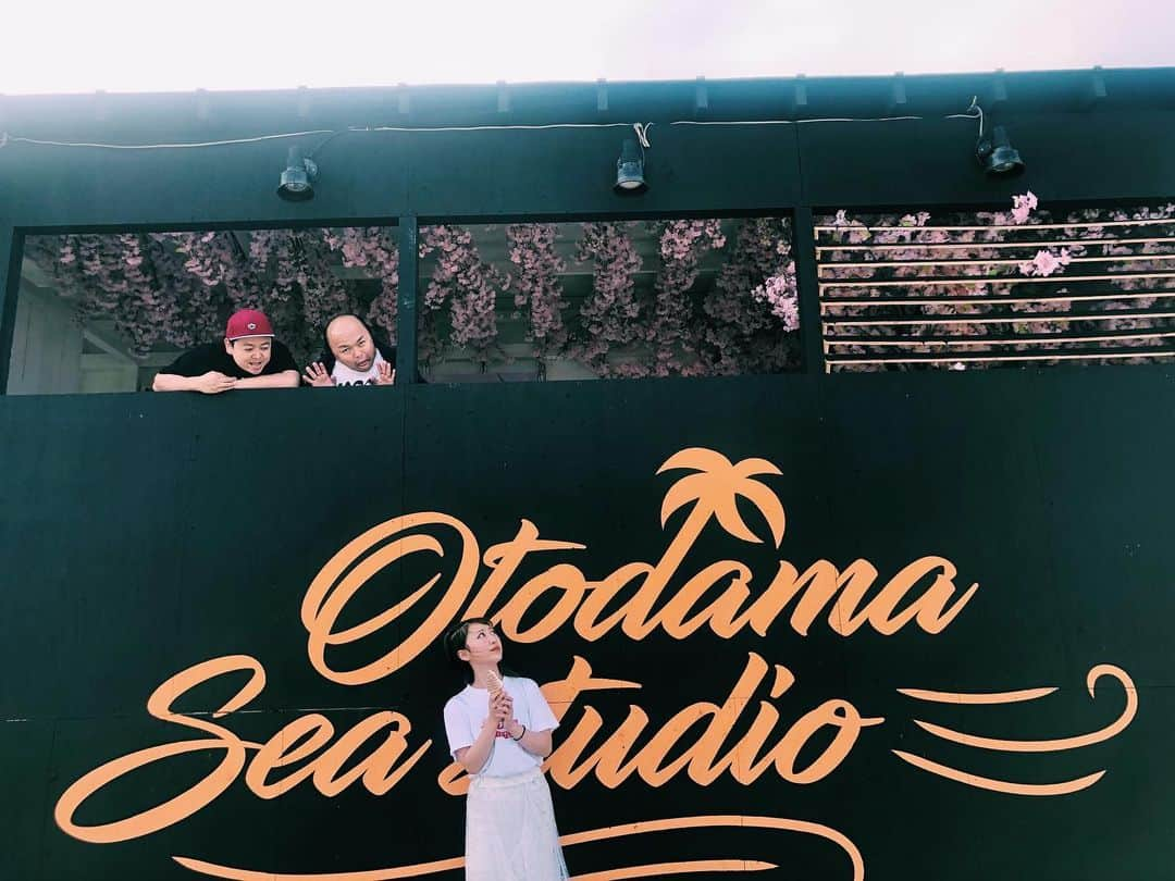 塚本美玲さんのインスタグラム写真 - (塚本美玲Instagram)「OTODAMA2019ありがとう🏄‍♀️﻿ 夏先取り〜♡海テンション上がるよねー😍 禿夢さんと👀﻿ ﻿ ﻿ ﻿ ﻿ ﻿ ﻿ ﻿ ﻿ ﻿ ﻿ ﻿ #summer#otodama#sea#studio#live#2019#三浦海岸#音霊#アイドル#ライブ#夏#海#神奈川#白#白コーデ#白T#コーデ#ootd#idol#selfie#私服」5月18日 19時58分 - mire_nyan