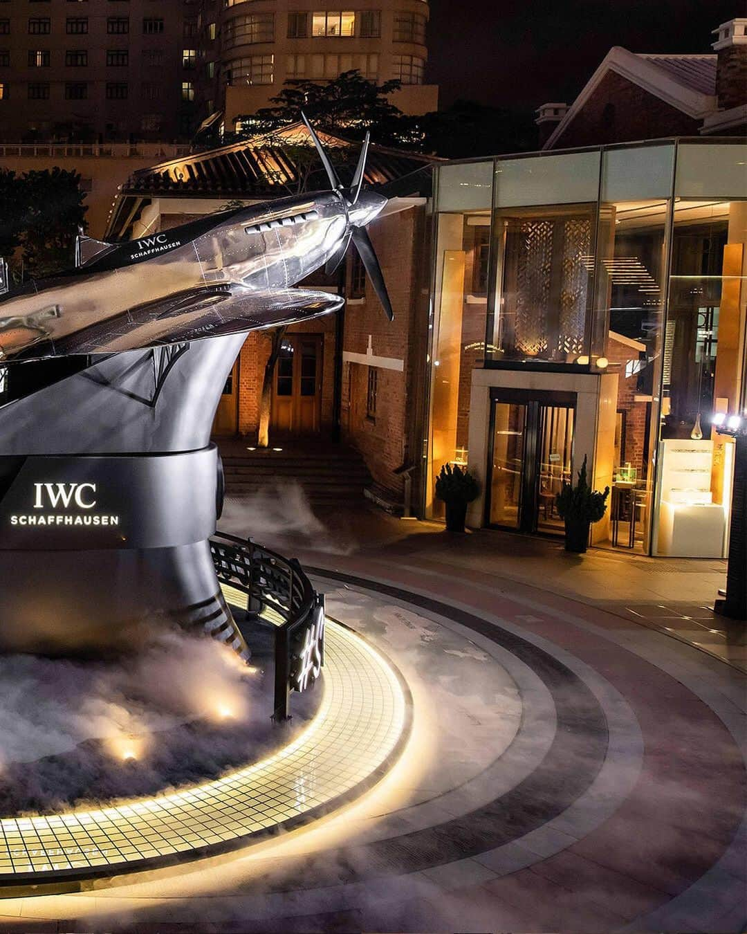 IWCさんのインスタグラム写真 - (IWCInstagram)「The world’s first IWC Flagship Boutique at 1881 Heritage in Hong Kong is celebrating its 10th anniversary.  From now until July 1st, visit the Silver Spitfire Exhibition and embrace the spirit of adventure and aviation history. #SILVERSPITFIRE #IWCSPITFIRE @thesilverspitfire」5月18日 19時59分 - iwcwatches