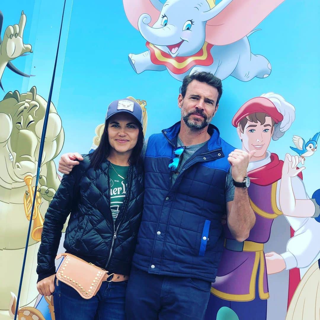 スコット・フォーリーのインスタグラム：「@disneylandparis thanks for the day!  Loving family time in France! @themeanchick」