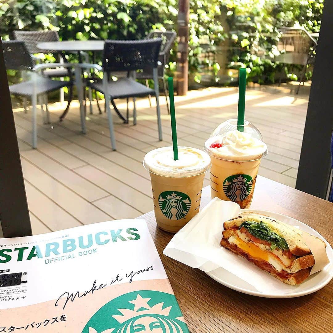 のインスタグラム：「* * 今日も朝からスタバへ。 クラブハウスサンドイッチも 新作フラペチーノも美味しかった😋 * * #starbuckscoffee #starbucks #coffee #coffeelovers #coffeeshop #cafe #instacoffee #coffeetime #instalike  #コーヒー #コーヒーのある暮らし  #スタバ #スタアバックス珈琲 #珈琲 #lifestyle #locari #カフェ巡り #cafe」