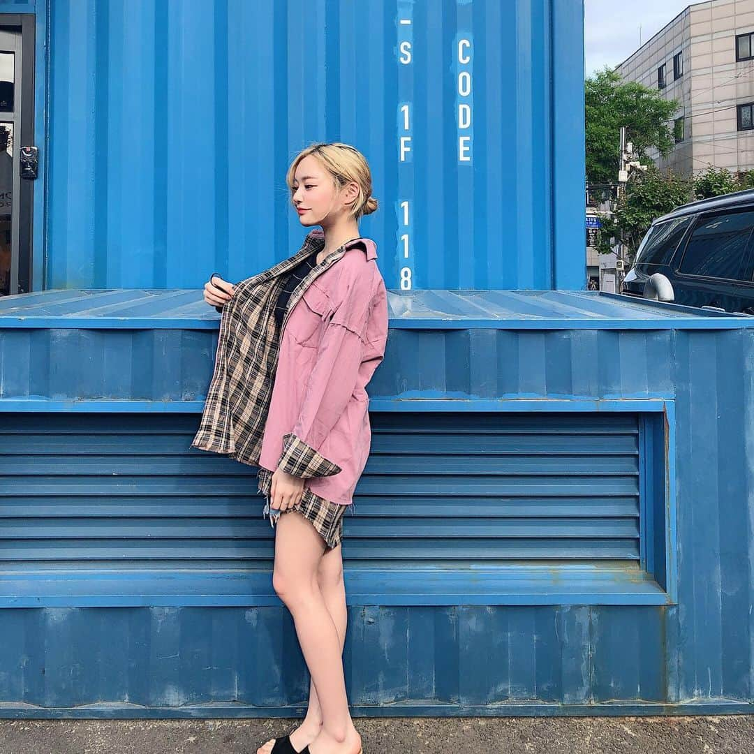 エリナさんのインスタグラム写真 - (エリナInstagram)「햇빛에 약한 여자 ☀️🥵 ピンクな私服！今日は沢山のブランドの服が見れてよかった！ #韓国ファッション #韓国コーデ #instapic #instagood #instafashion #instalike #fashion #ootd #me#smile #コーデ#☀️#韓国」5月18日 20時08分 - erina_hrn