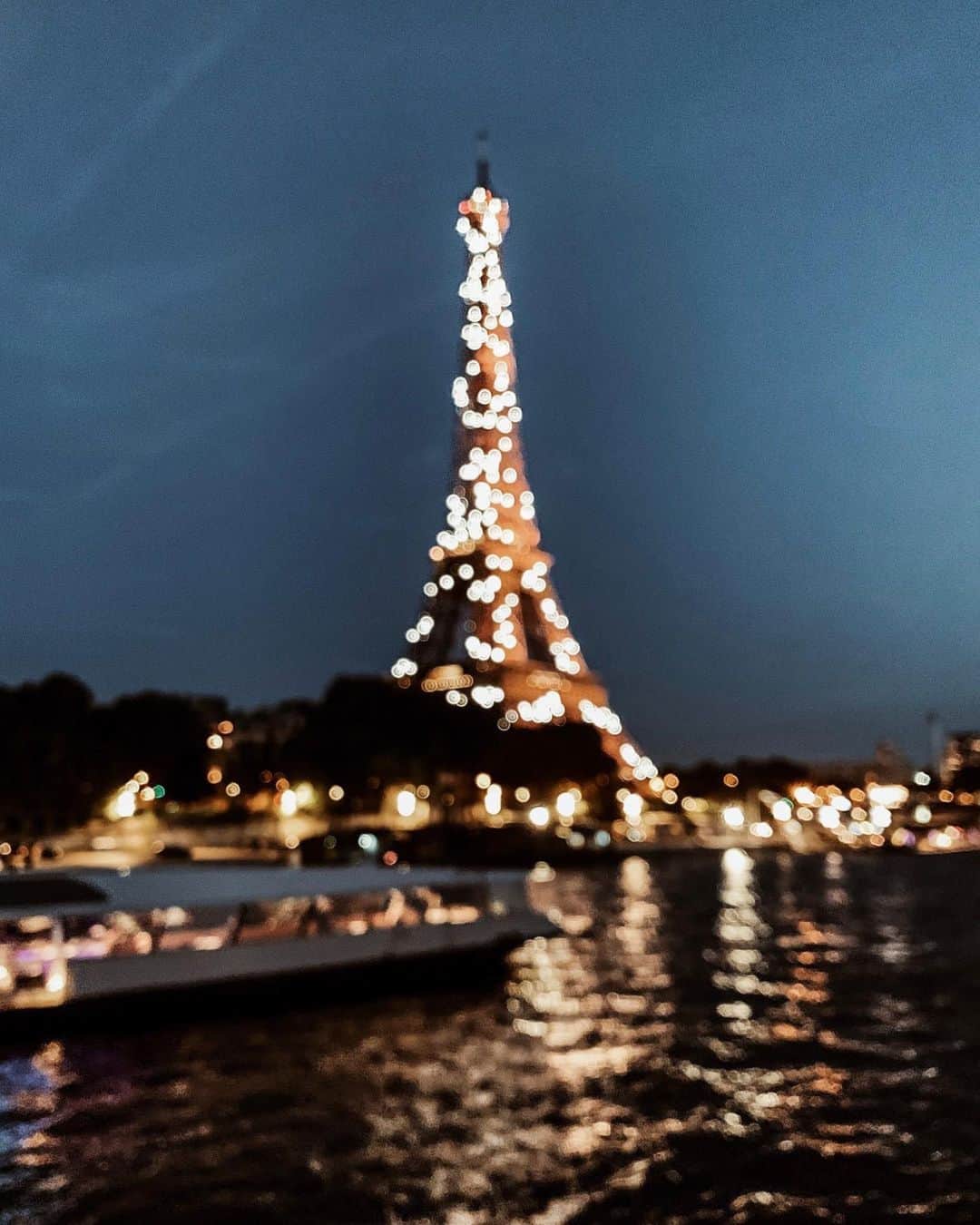 NICOLAS SIMOESのインスタグラム：「Celebrating the 130th birthday with one of the best view... 🇫🇷✨」