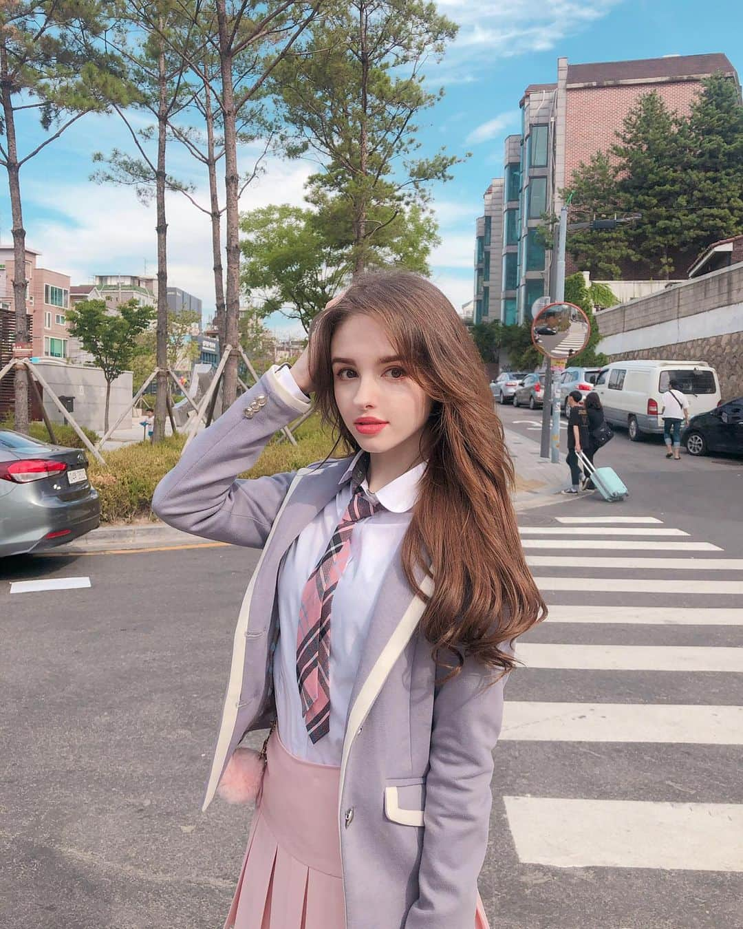 Elina 엘리나 (エリナ) さんのインスタグラム写真 - (Elina 엘리나 (エリナ) Instagram)「Do you like school uniform?🥰🎒 교복 좋아하세요? 다시 교복 입고싶다ㅠㅠ」5月18日 20時47分 - elina_4_22