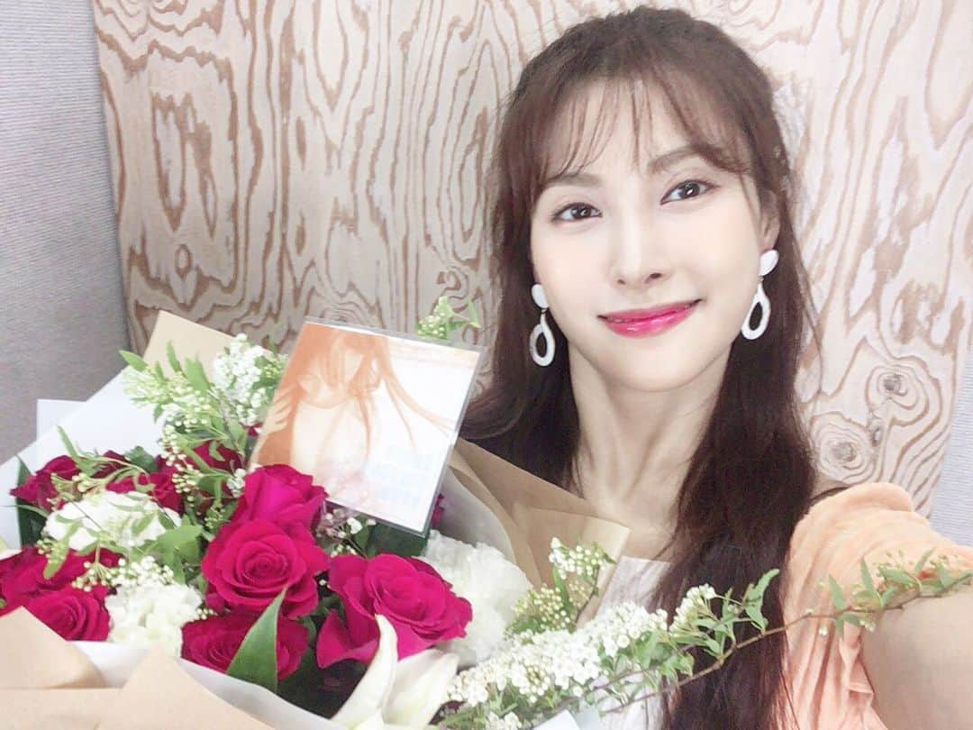 パク・ギュリさんのインスタグラム写真 - (パク・ギュリInstagram)「이른 생일 축하해주신 내 사람들 감사해여😍 사랑해요🙏🏻💕」5月18日 20時56分 - gyuri_88