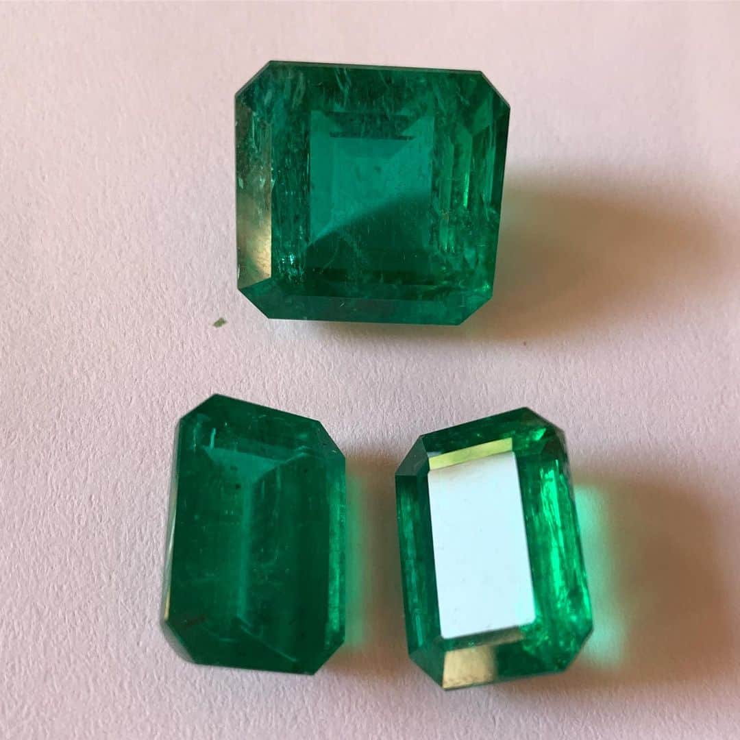 ジェイドジャガーさんのインスタグラム写真 - (ジェイドジャガーInstagram)「Nice pair #emerald DM me  for your orders #jadejaggerjewellery #jaipur」5月18日 20時49分 - jadejezebeljagger