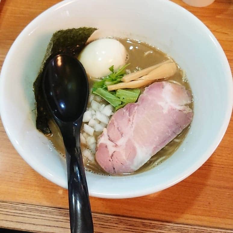 青木泰寛さんのインスタグラム写真 - (青木泰寛Instagram)「ここ最近食べたらーめんの中でずば抜けて美味しかったです。一口目からクライマックス！  ビールがロング缶なのも驚きました！  #らーめん #ラーメン #青木らーめん部」5月18日 20時52分 - yasuhiro.aoki814