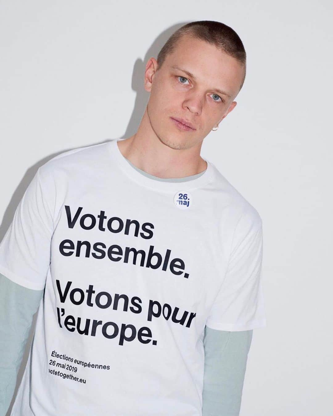 Vogue Italiaさんのインスタグラム写真 - (Vogue ItaliaInstagram)「Supporting @wolfgang_tillmans @votetogether.eu / ‘Being European for me is about striving to be humanist. I’m open and optimistic, so being against divisions is a fundamental part of my nature. It’s the opposite of cynicism. We are neighbours and we are connected; we are not perfect but we ultimately find common ground.’ #WolfgangTillmans Read the full interview with him by #MicheleNeri in our new issue dedicated to Europe.」5月18日 20時59分 - vogueitalia