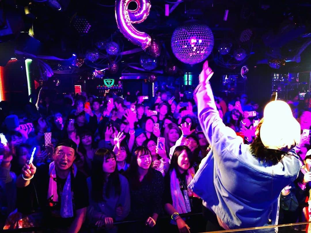 ハジ→さんのインスタグラム写真 - (ハジ→Instagram)「「ZEROMEMORIAL」 2019.4.28(日) @ GIRAFFE JAPAN SpecialGuestLive：ハジ→ . . .  #大阪 . 主催の佐土原さん ありがとうございました😊🌈♪♪♪ . . . . 事務所卒業後、 初めてのライブでした🎤 . . クラブdeハジ→ 楽しんでいただけたかな？ . . . クラブルールってことは ライブの撮影自由なのも 新鮮だったね♪ . . #クラブもええな ☺️ #giraffeosaka  #giraffejapan」5月18日 20時59分 - hazzie840