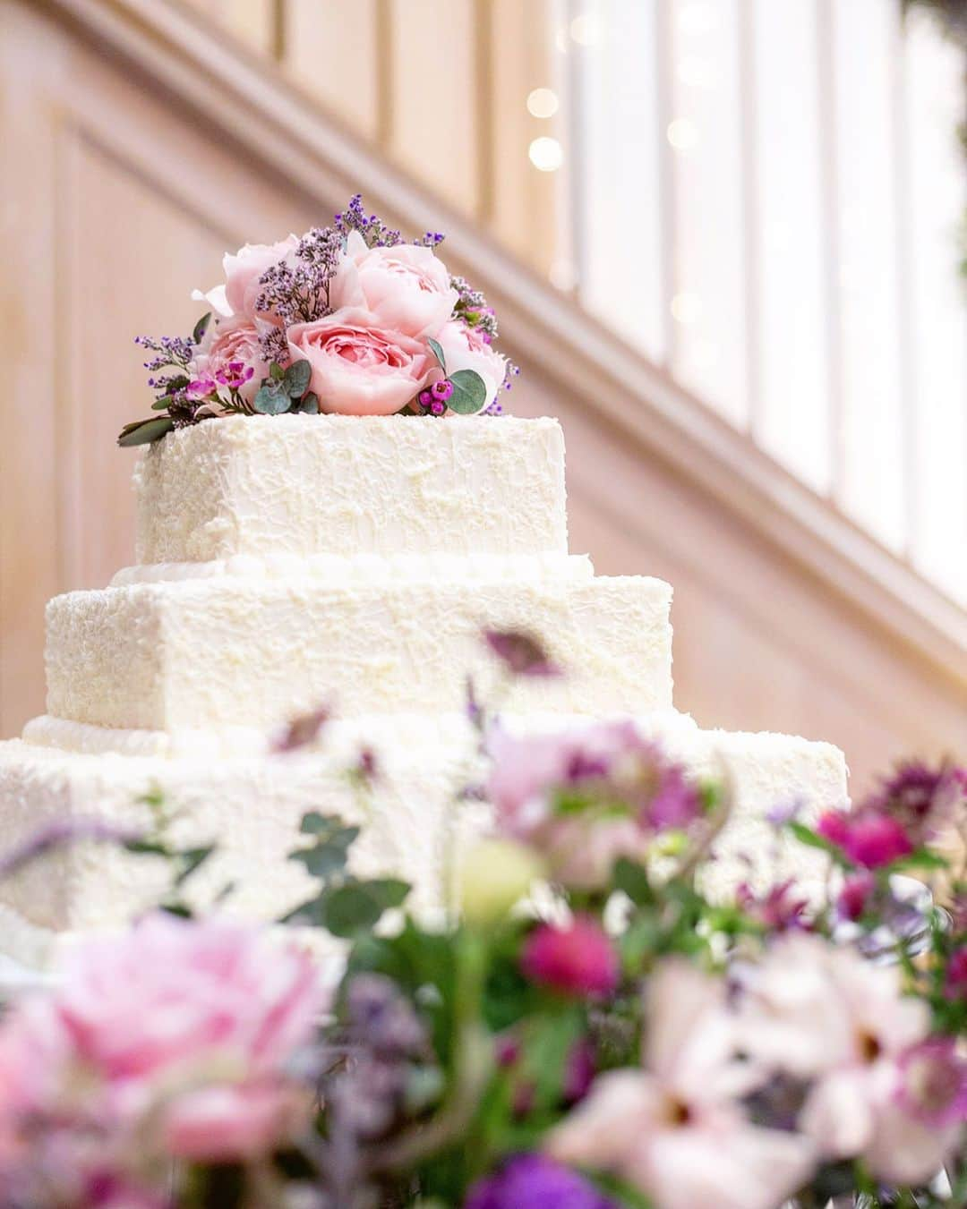 instyleweddingkyotoさんのインスタグラム写真 - (instyleweddingkyotoInstagram)「Wedding cake . ------------------------------------------ at Henly Hall Photo by KRK ------------------------------------------ .  #instyleweddingkyoto #装飾 #ウエディングケーキ #ケーキトッパー #ケーキ装飾 #ケーキ装花 #ウェディングレポ #卒花嫁 #プレ花嫁準備 #結婚式場 #ブライダル前撮り #会場装飾 #シルエットフォト #入籍 #京都 #kyoto_style #takeandgiveneeds #tg花嫁 #インスタイルウェディング京都」5月18日 21時08分 - instyleweddingkyoto