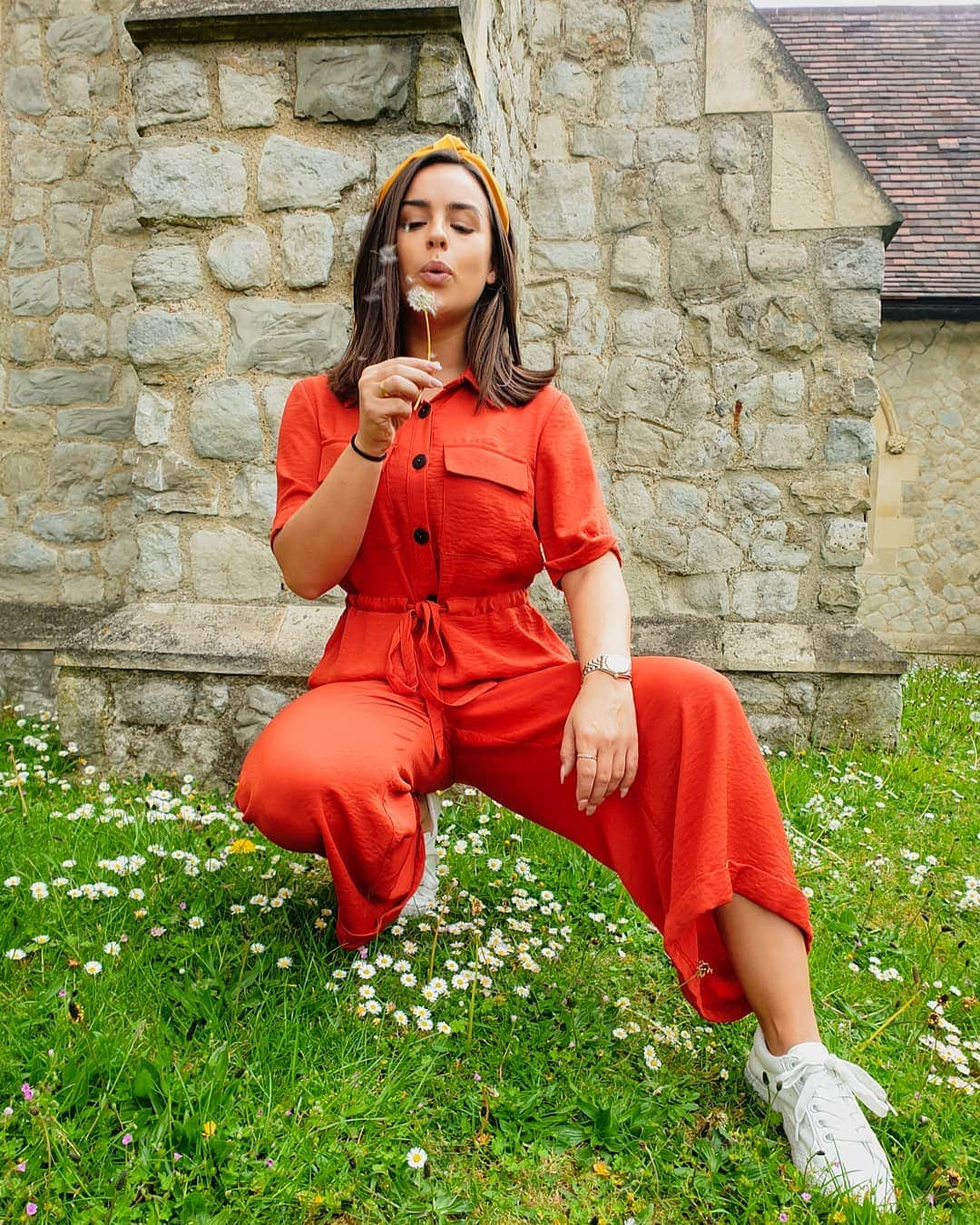 ジョージア・メイ・フットのインスタグラム：「To you it might be a weed. But to me it's a wish ✨ @georgeatasda #wearegeorge #ad」