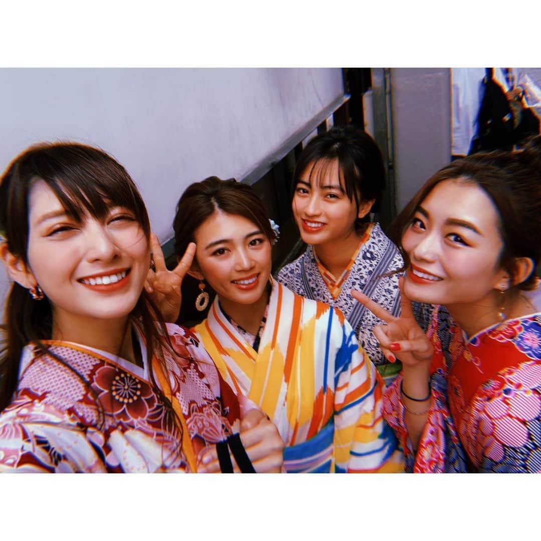 アンジェラ芽衣さんのインスタグラム写真 - (アンジェラ芽衣Instagram)「昨日は #TOKYOGIRLSRUN の活動で京都に！！﻿ そして今日は1日オフだったのでみんなでお出かけでした😋﻿ 京都に来たらどうしてもどうしても和服が着たかったから、私は袴を着たよ！！﻿ お着物も可愛すぎて迷ったんだけど、袴を着たことがなかったから一度は着てみたくて勇気をだして😳😳﻿ そしてそのまま錦市場に行って食べ歩き！！﻿ たーくさん食べてお腹いっぱい！楽しかったし明日も頑張れる☺️💙﻿ ﻿ 袴の全身載せたいなぁ〜！また載せる！！！﻿ ﻿ #アンジェラ芽衣 #自撮り #selfie #selfie #写真 #photo」5月18日 21時24分 - ange_la00