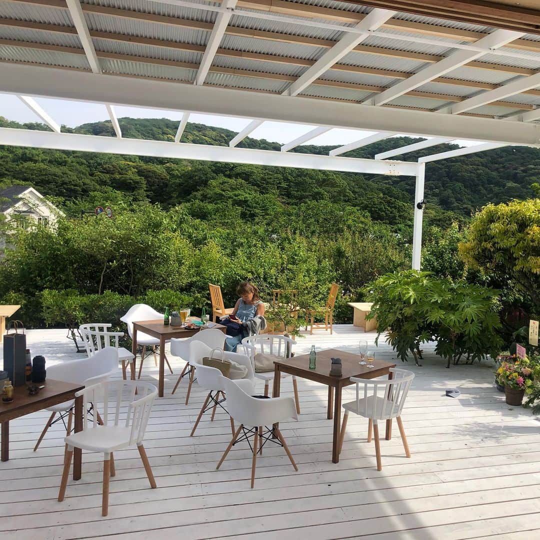 長谷川朋美さんのインスタグラム写真 - (長谷川朋美Instagram)「今日は葉山にもうすぐオープンする、THE HOUSE FARMのレセプションイベントに行ってきました♡ ・ LAの#malibucafe みたいな、子供からお年寄り、ペットまで楽しめる空間✨ 正式なOPENが楽しみ😆 ・ #farm #hayama #hayamalife #nature  #family #BBQ #receptionparty #garden #THEHOUSE #THEHOUSEFARM」5月18日 21時33分 - hasegawa.elena.tomomi