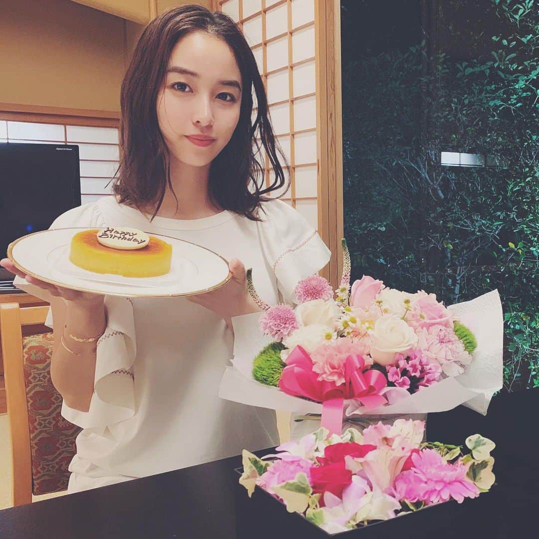 赤神幸依のインスタグラム：「25歳になりました♡ しあわせな気持ちでいっぱいです！わたしの周りの皆様のおかげ様で、ありがとうございます！」