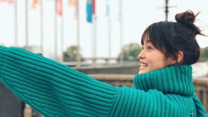 のインスタグラム：「. 授賞式の後 1日だけ滞在させてもらって ハンブルクてくてく 🇩🇪🧀👐🏻 💍@17kg_official 🎬@quik_app  #ドイツ #ハンブルク #ハンブルク中央駅 #フランクフルト #食べた #hamburg #germany🇩🇪 #worldmediafestival #thanks #여행 #여행스타그램　#トコ旅」