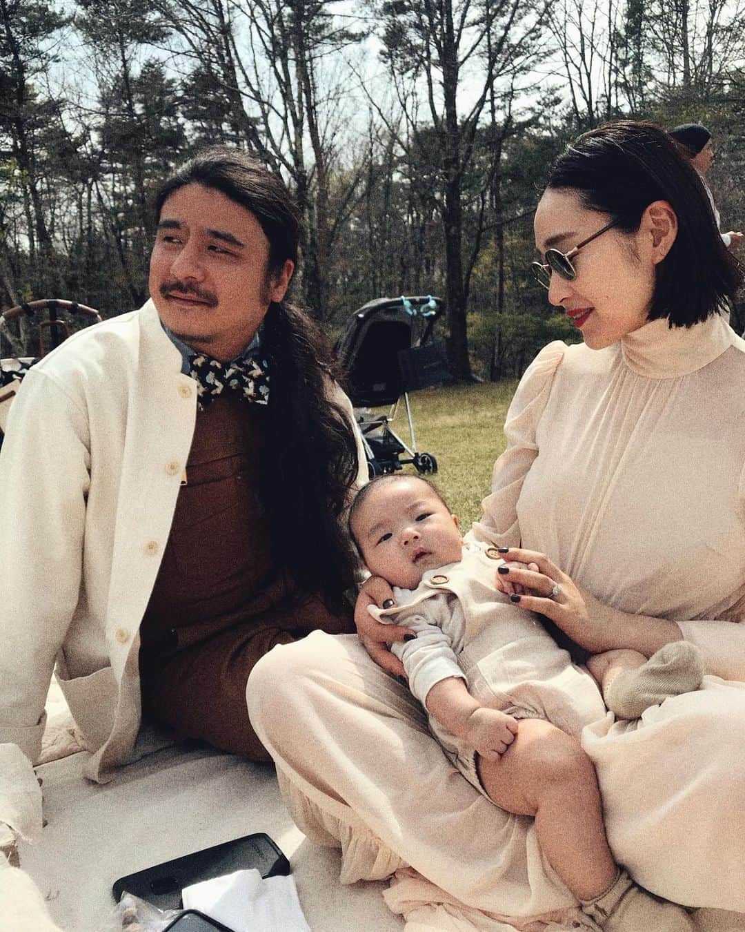 長屋なぎささんのインスタグラム写真 - (長屋なぎさInstagram)「家族3人で結婚式に参列🕊 軽井沢の気持ちのいい自然堪能。  _____________________________________________________ #baby#babyboy#love#family#男の子ママ #息子#39週#生後2カ月 #誕生#赤ちゃん#あかちゃんのいる生活#家族#宝物」5月18日 21時53分 - nagisanagaya