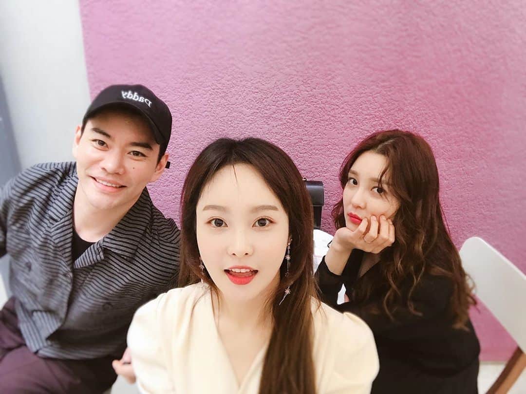 ハ・ウンジンのインスタグラム：「❤️🧡💛💚💙💜🖤 #용왕님보우하사」