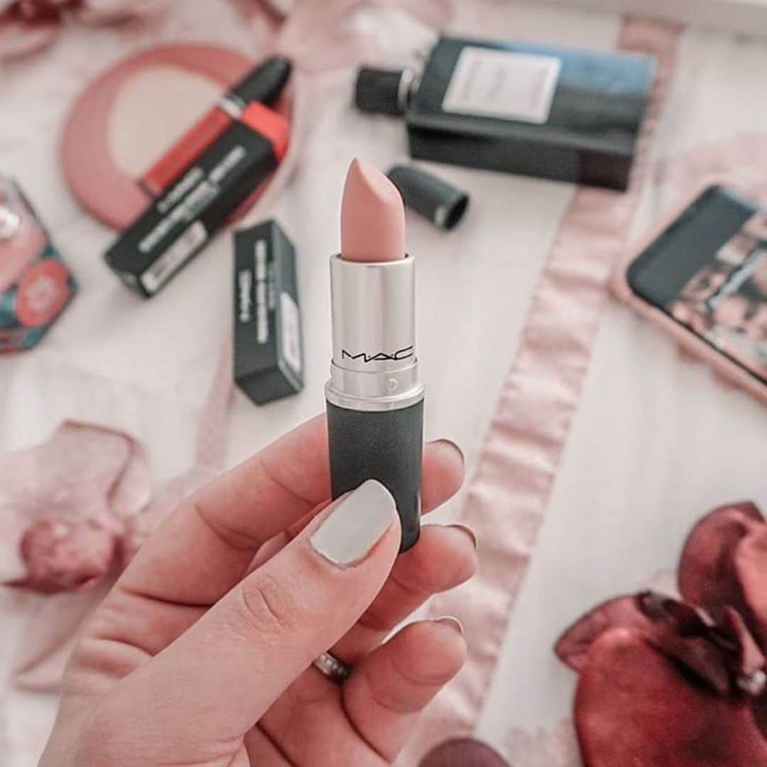 M·A·C Cosmetics Deutschlandさんのインスタグラム写真 - (M·A·C Cosmetics DeutschlandInstagram)「#MeetYourMatte! @missynikko hat sie bereits ausprobiert! Kein Austrocknen der Lippen & intensiver Halt verspricht Euch der Retro Matte Liquid Lipcolour! 💄Feuchtigkeitsspendend und pflegend mit mattem Finish ist der Powder Kiss Lipstick! 💄💋 Welcher ist Dein Favorit? #Repost @missynikko」5月18日 21時59分 - maccosmeticsgermany