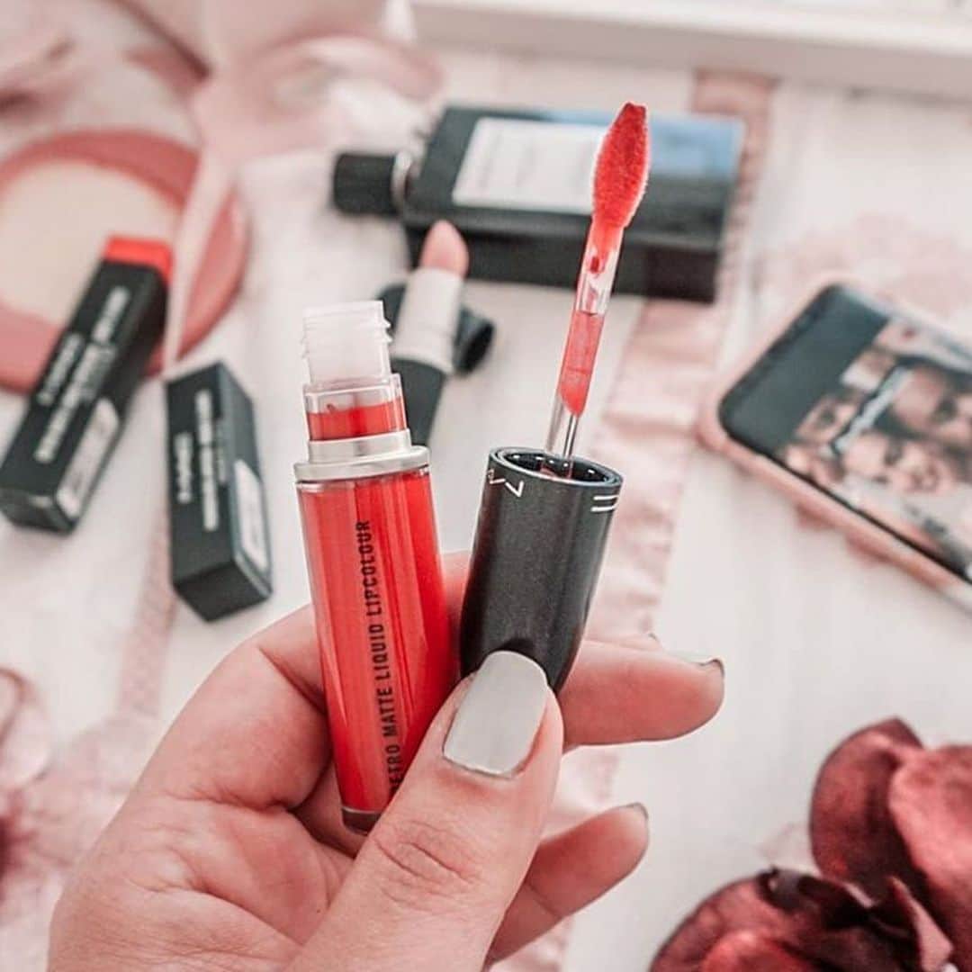 M·A·C Cosmetics Deutschlandさんのインスタグラム写真 - (M·A·C Cosmetics DeutschlandInstagram)「#MeetYourMatte! @missynikko hat sie bereits ausprobiert! Kein Austrocknen der Lippen & intensiver Halt verspricht Euch der Retro Matte Liquid Lipcolour! 💄Feuchtigkeitsspendend und pflegend mit mattem Finish ist der Powder Kiss Lipstick! 💄💋 Welcher ist Dein Favorit? #Repost @missynikko」5月18日 21時59分 - maccosmeticsgermany