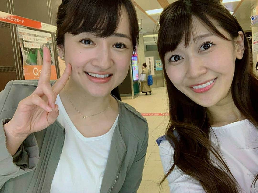 安田さちさんのインスタグラム写真 - (安田さちInstagram)「可愛い真由香ちゃん💗  末っ子育ちの私ですが、真由香ちゃんといると、守ってあげたいという姉心が芽生えます💪  今回も癒しとパワーをありがとう✨  2枚目は、写真撮影の裏側😂  #お天気キャスター仲間 #おは天11期 #可愛い妹 #頼れる姉 ←自称(笑) #撮影に必死」5月18日 21時59分 - sachi.yasuda31