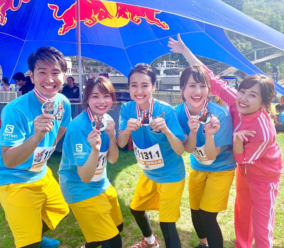 福田太郎さんのインスタグラム写真 - (福田太郎Instagram)「⠀ RedBull400 完走🏔🏃‍♀️🏃‍♂️ レッドブルはもちろんのこと、 皆さんからの、温かく大きな 声援が何よりの翼でした🕊 ⠀ チームイチモニで励まし助け合い バトンをつなぎ、それぞれが 持っているものを出し切れました🔥 おかげさまです。ありがとうございました！  #RedBull400 #大倉山ジャンプ競技場 #HTB #イチモニ #redbull #翼を授ける  #木村愛里 監督 #ピンクジャージ #はちみつレモン 大感謝 ①#ルナ #フィジカル 堂々のマイクパフォーマンスも ②#木下遥 最大斜度 ハプニングにもめげない強さ ③#福田太郎 #驀進 #salomon #onちゃん 暑かった。笑 ④#福永裕梨 気合い充分！炎のアンカー （感動の！）激闘の模様は月曜日のイチモニで、ぜひ！」5月18日 22時01分 - htb_tarofukuda