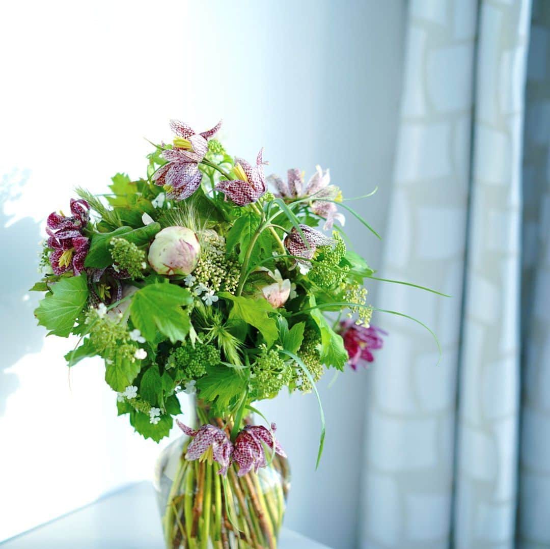 石井美保さんのインスタグラム写真 - (石井美保Instagram)「お部屋に自作のブーケを飾って😌 お花のレッスンについてはまた後ほど。#mihoishii_paris」5月18日 22時15分 - miho_ishii