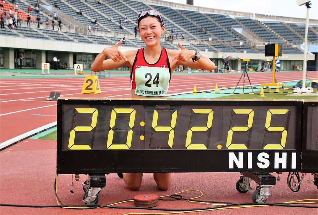 岡田久美子のインスタグラム：「東日本実業団にて5000mw20'42"25の日本新記録を出すことができました😂💓いつもたくさんの応援ありがとうございます！やっと自分のスピードに自信を持てるようになってきたので、ここをスタートにもっと上を目指していきます✨ストーリーの返信遅れていてすみません。全部丁寧に読ませてもらいます🙇 #競歩 #日本記録」