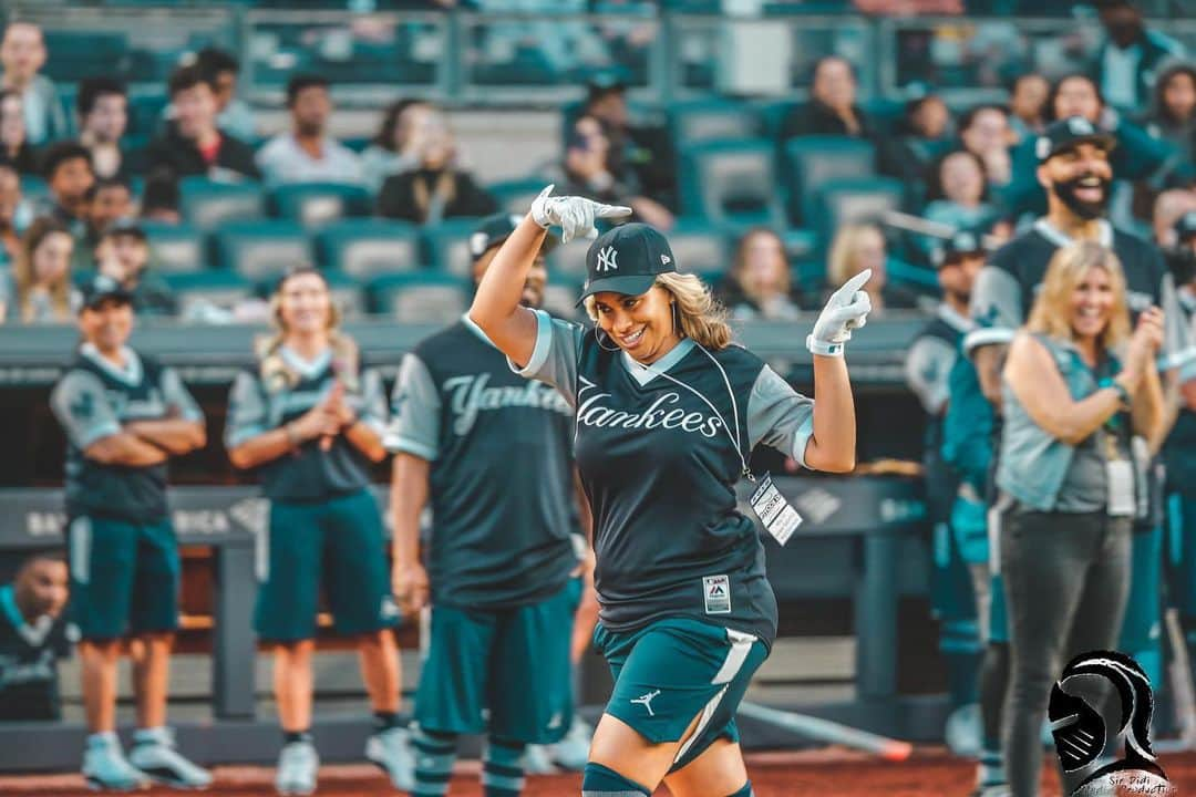 ディディ・グレゴリウスさんのインスタグラム写真 - (ディディ・グレゴリウスInstagram)「CC and Amber to put another awesome Celebrity softball and it was 🔥 @pitcchinfdn and it was fun shooting it」5月18日 22時08分 - sirdidig18