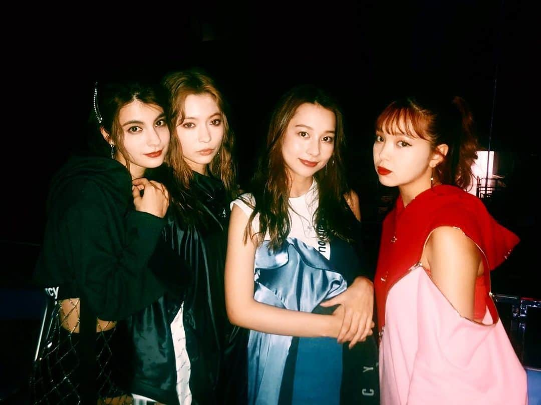 マギーさんのインスタグラム写真 - (マギーInstagram)「With the super girls💖🔥🌹 @qalb_official」5月18日 22時12分 - maggymoon