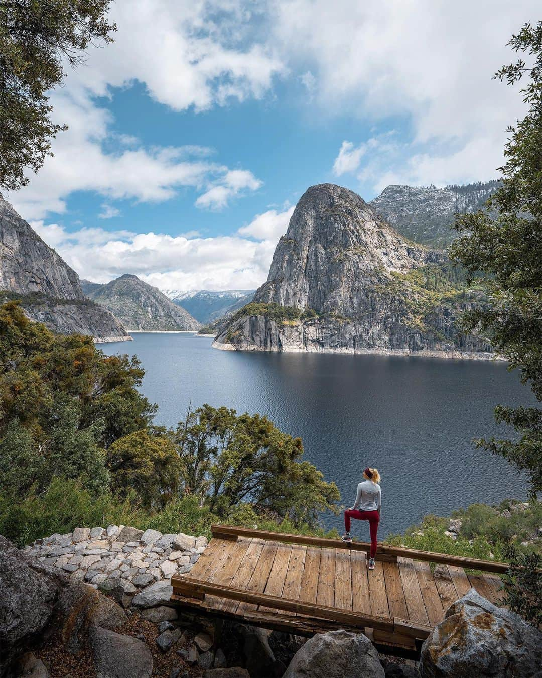 Zanna Van Dijkさんのインスタグラム写真 - (Zanna Van DijkInstagram)「📍Hetch Hetchy, Tuolumne, California 🇺🇸 Guys, can we take a moment for how incredibly beautiful this place is?! It absolutely blew my mind!!! 😻 This hike ticked off all my favourite things: mountains, waterfalls, wildflowers, lakes and epic views in all directions! I couldn’t keep a smile off my face the entire time, the beauty of this planet just brings me so much joy 🌎🙏🏼 Tag a friend you want to go here with and see more of our amazing hike on my stories! 🍃💙 @traveltuolumnecounty @visitcalifornia @yosemitenation  #visittuolumnecounty #visitcalifornia #yosemite #yosemitenps #hetchhetchy #exploremore #outdoorgirls #mountaingirls #yosemitenation #wanderlust @marcbaechtold」5月18日 22時33分 - zannavandijk