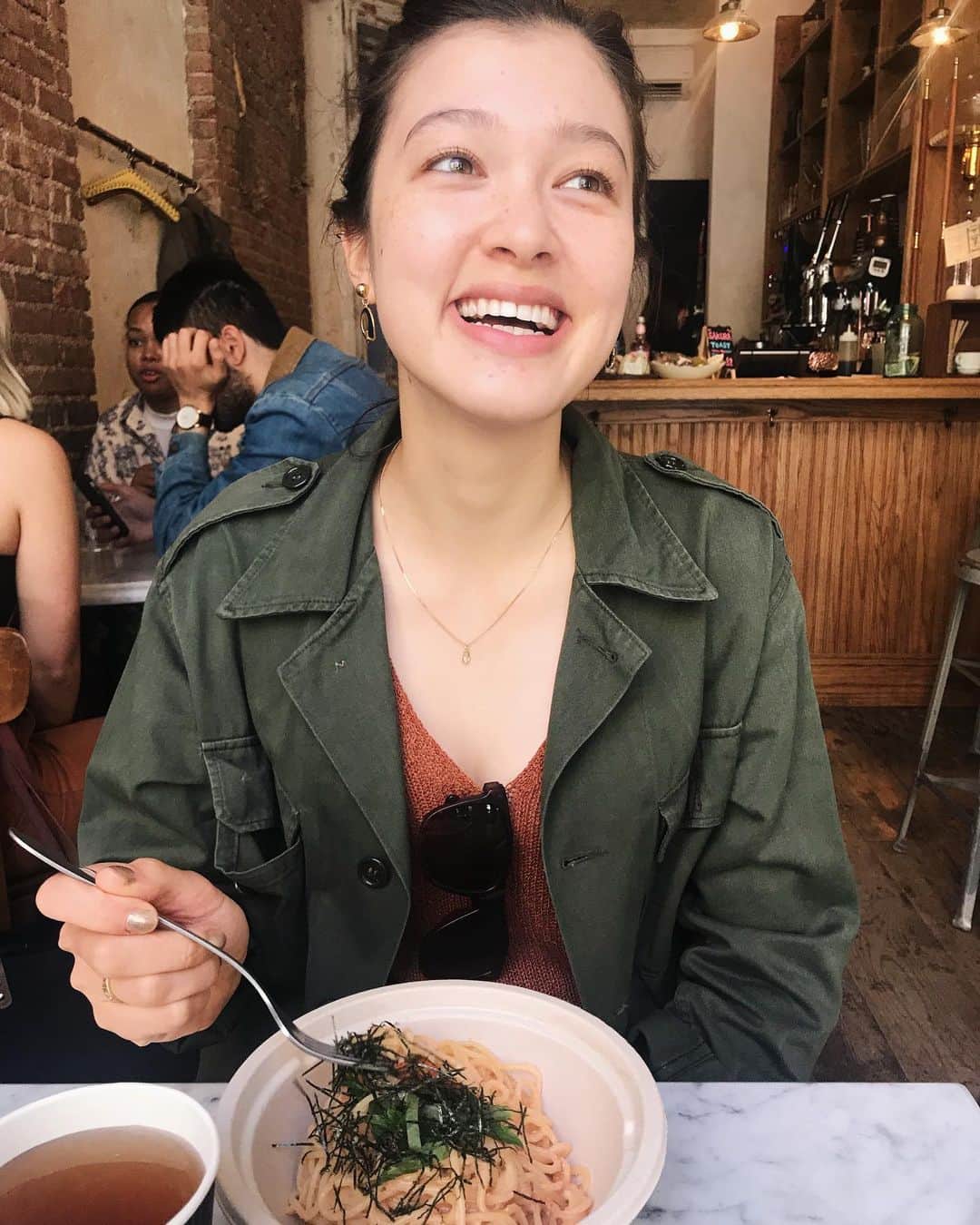 香華（KOuKA）のインスタグラム：「Celebrating the end of exams with good food and good friends 🥰 #たらこパスタ #納豆」