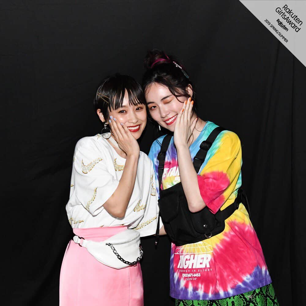 ガールズアワードさんのインスタグラム写真 - (ガールズアワードInstagram)「. ---------------------------------------------- Rakuten GirlsAward 2019 SPRING/SUMMER🌈 ---------------------------------------------- . #高橋愛 さん #松井珠理奈(#SKE48) さんをステージ裏でキャッチ💓✨ とっても素敵なランウェイでした😍🎉 . @i_am_takahashi @jurinamatsui3  #GirlsAward #RakutenGirlsAward2019SS #ガルアワ #ガールズアワード #オフショット」5月18日 22時26分 - girlsaward_official