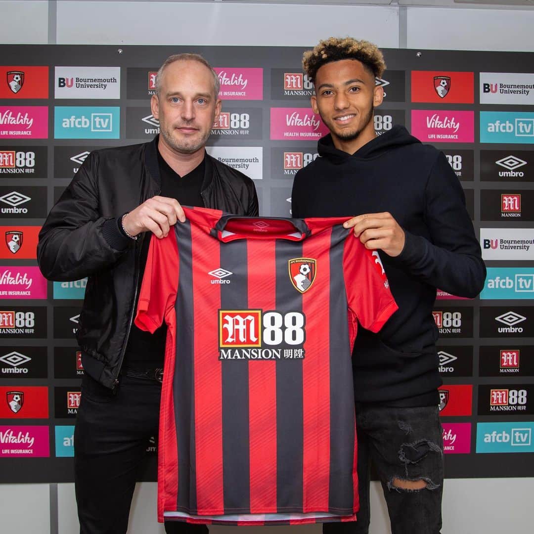 AFCボーンマスさんのインスタグラム写真 - (AFCボーンマスInstagram)「We’re delighted to announce that @lloydkelly_ has joined the club on a long-term deal ✍️ #afcb 🍒」5月18日 22時26分 - afcb