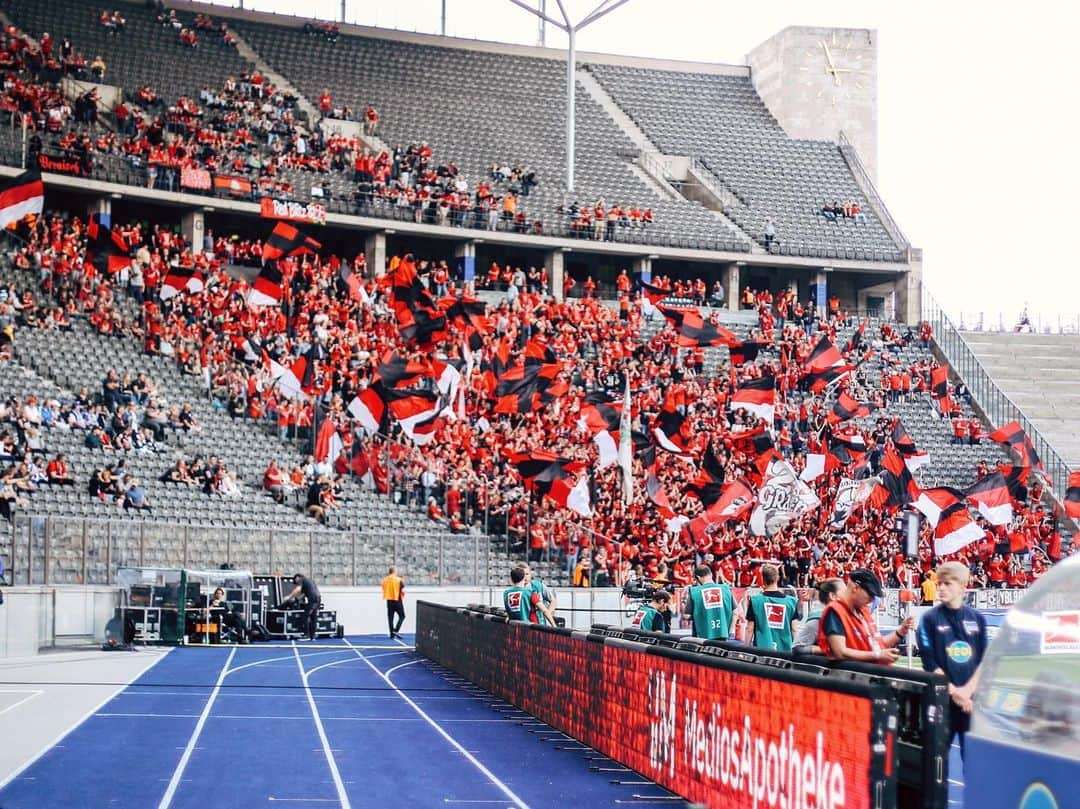 バイエル・レバークーゼンさんのインスタグラム写真 - (バイエル・レバークーゼンInstagram)「🖤❤️ #FinallyRed #StärkeBayer 💪 #BSCB04 #Bundesliga #Bayer04 #Werkself」5月18日 22時27分 - bayer04fussball