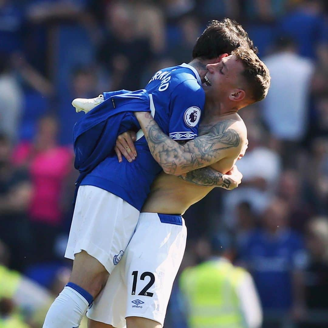 エヴァートンFCさんのインスタグラム写真 - (エヴァートンFCInstagram)「A ⭐️ of the season. So much 💙 for @lucasdigne! • • • #digne #lucasdigne #leftback #LB #defender #france #magic #star #everton #efc #coyb #blues #toffees #nsno #pots #goodisonpark #pl #premierleague」5月18日 22時27分 - everton