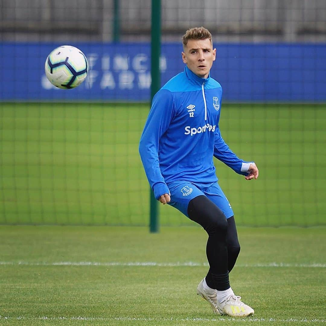 エヴァートンFCさんのインスタグラム写真 - (エヴァートンFCInstagram)「A ⭐️ of the season. So much 💙 for @lucasdigne! • • • #digne #lucasdigne #leftback #LB #defender #france #magic #star #everton #efc #coyb #blues #toffees #nsno #pots #goodisonpark #pl #premierleague」5月18日 22時27分 - everton