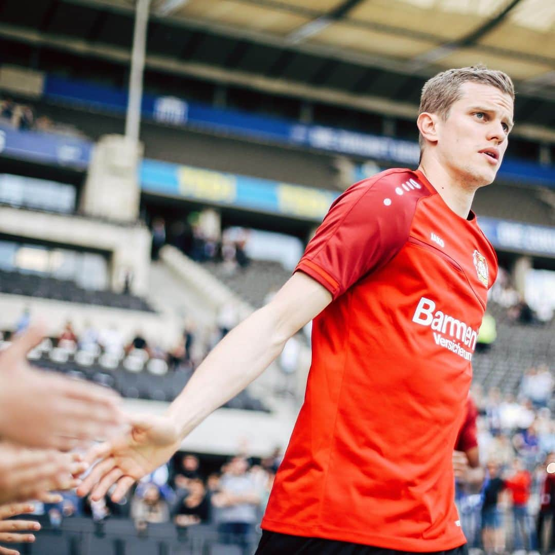 バイエル・レバークーゼンさんのインスタグラム写真 - (バイエル・レバークーゼンInstagram)「🙌 Let’s fight together for the #ChampionsLeague! #StärkeBayer ⚫️🔴💪 #BSCB04 #Bundesliga #Bayer04 #Werkself」5月18日 22時41分 - bayer04fussball