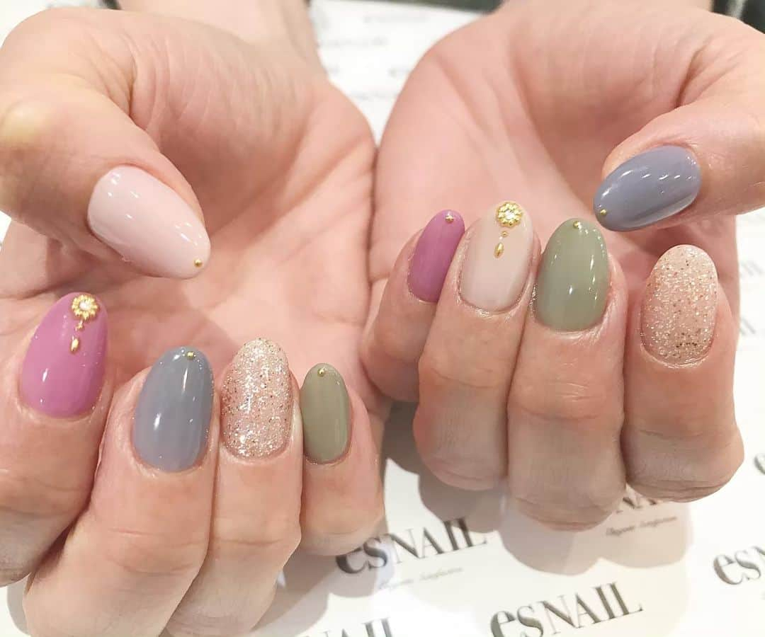 esNAILさんのインスタグラム写真 - (esNAILInstagram)「春らしい カラーネイル🌼🍃 . . .  #nail#nails#nailart#naildesign#esnail#esnail_shibuya#gelnail#ネイル#エスネイル#ジェルネイル#esネイル#ネイルデザイン#美甲#tokyo#shibuya#newnail#渋谷店#新宿店#吉祥寺店#大宮店#名古屋店#大阪店#福岡店 @esnail_la」5月18日 22時42分 - esnail_japan